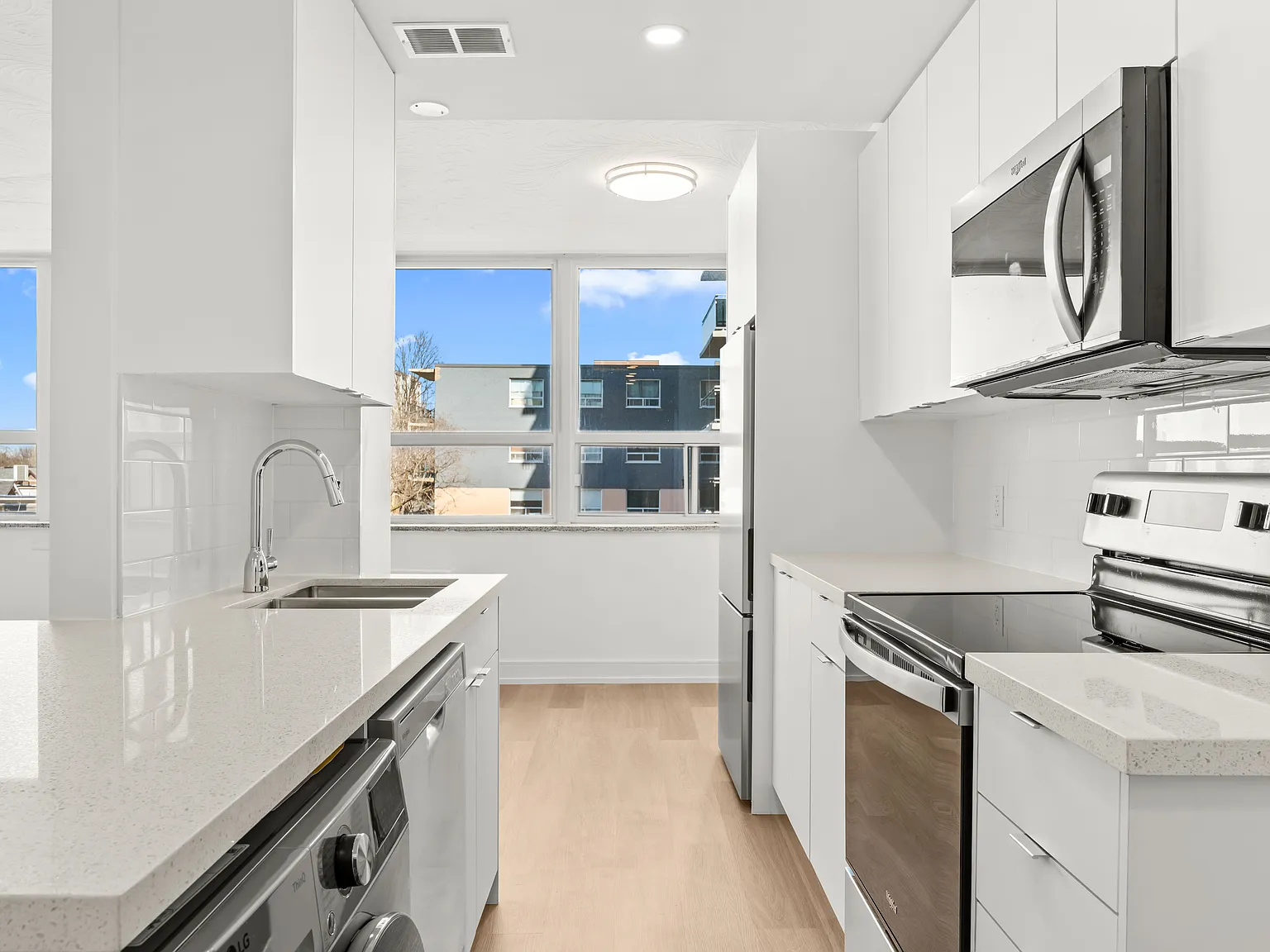60 Tyndall Ave — Photo 1