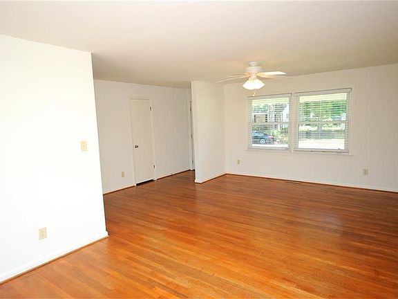 4th image of 4932 Narragansett Dr