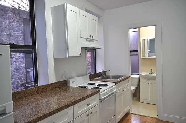 Rented by Douglas Elliman | media 16