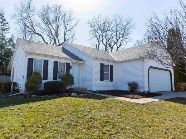 2020 Cross Creek Dr, South Bend, IN 46628