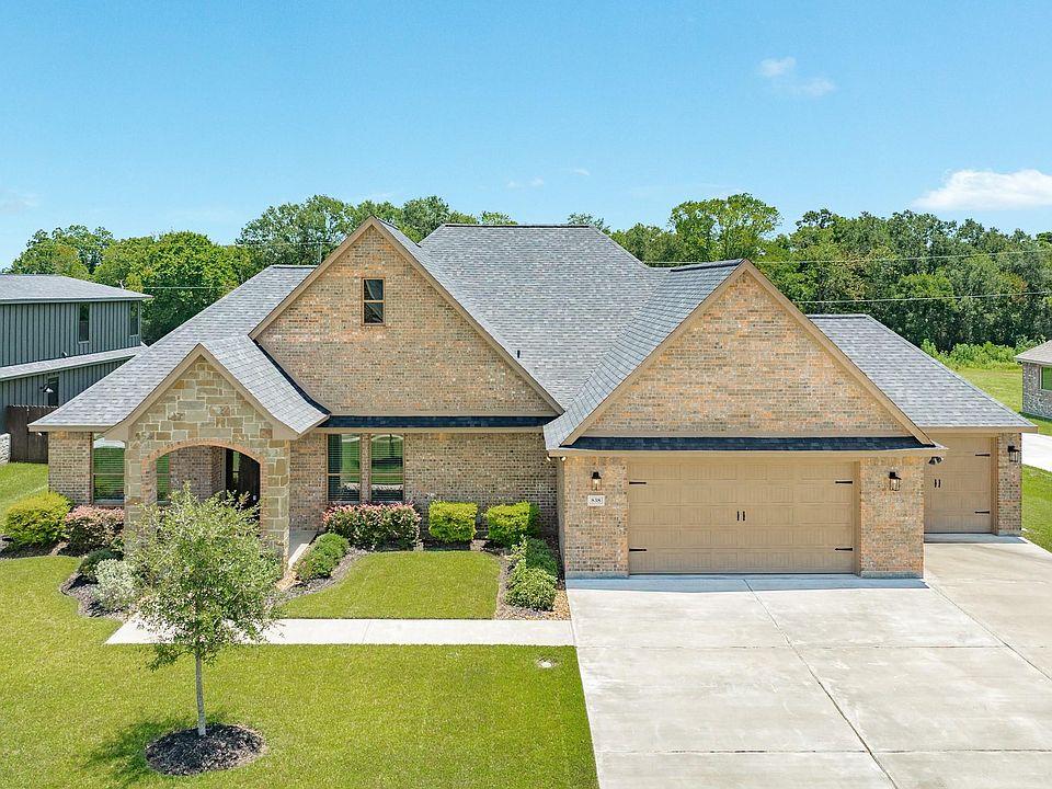1st image of 838 Oak Ridge Dr
