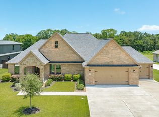838 Oak Ridge Dr, Angleton, TX 77515