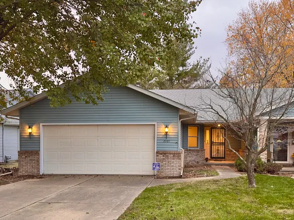 2707 S Chase Dr, Springfield, IL 62704