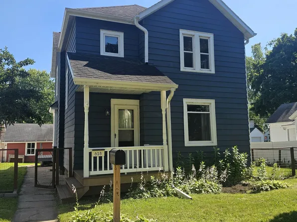 618 W Cook St, Portage, WI 53901