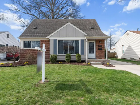 22728 Carolina St, Saint Clair Shores, MI 48080