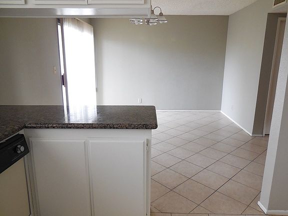 5th image of 729 E Grand Ave APT E