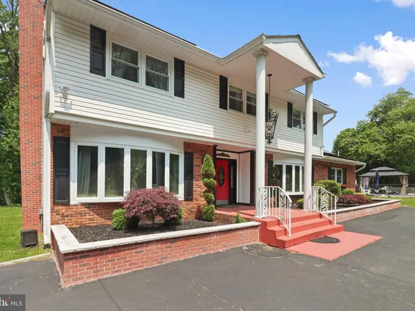 203 Woodland Dr, Lincroft, NJ 07738