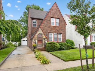 448 Lewis Place, Mineola, NY 11501