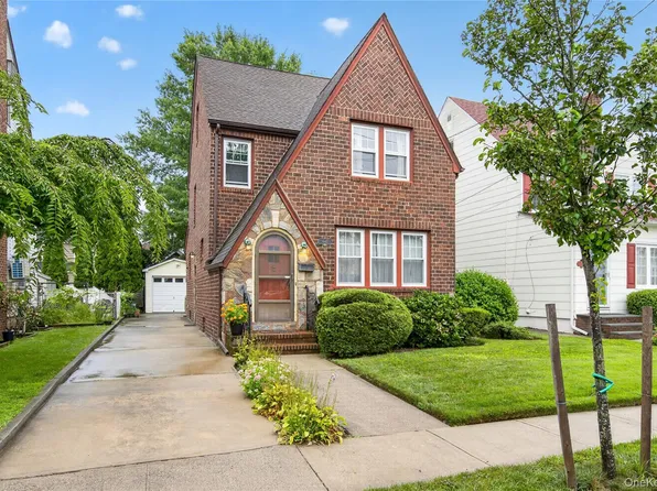 448 Lewis Place, Mineola, NY 11501