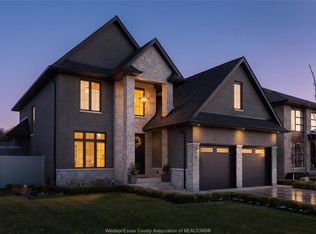 256 Xavier Cir, Lakeshore, ON