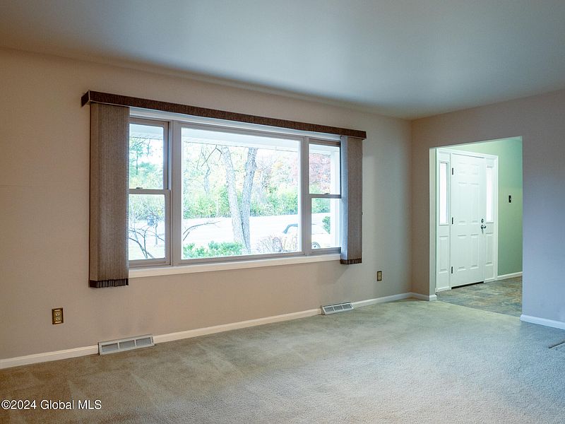 5th image of 133 Van Rensselaer Boulevard