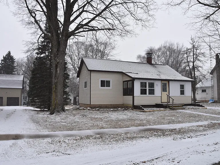 110 Wilbur St — Photo 1