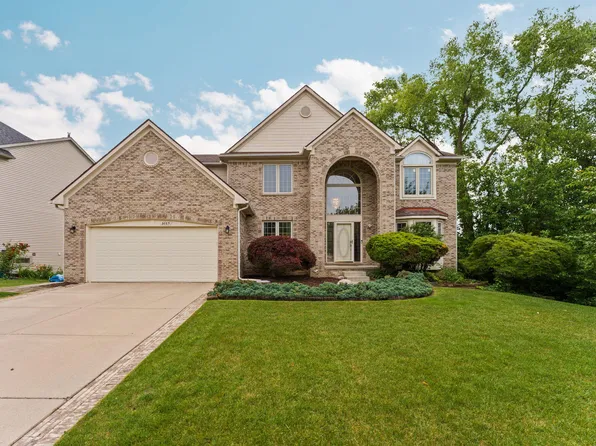 3085 Honeysuckle Dr, Ann Arbor, MI 48103