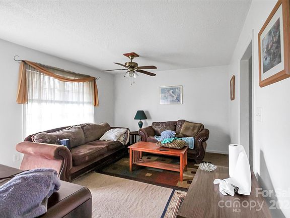 5th image of 126 Mill Creek Dr