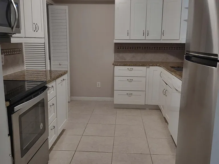 2025 Lavers Cir #D206 — Photo 6