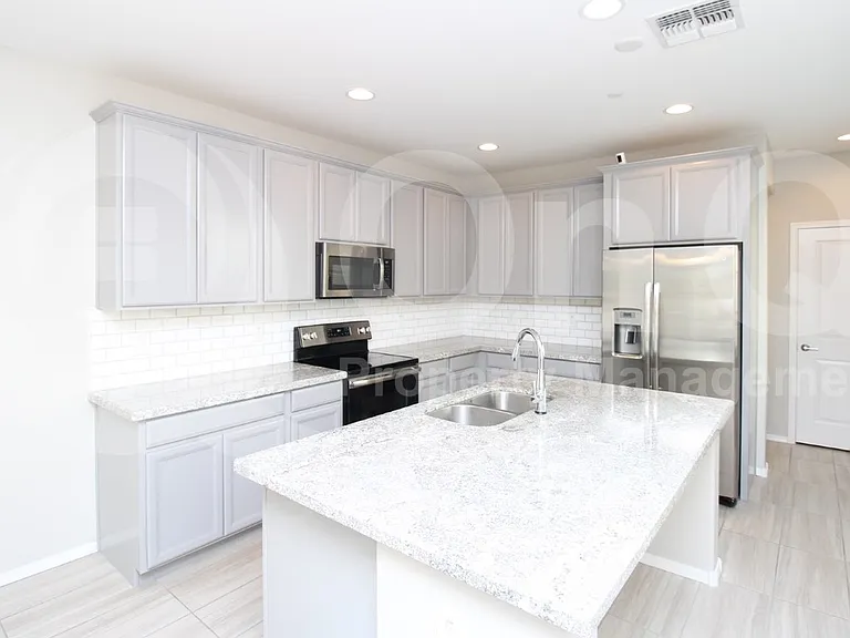 1731 E Dogwood Ln — Photo 3