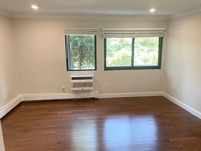 1465 E Putnam Ave — Photo 13