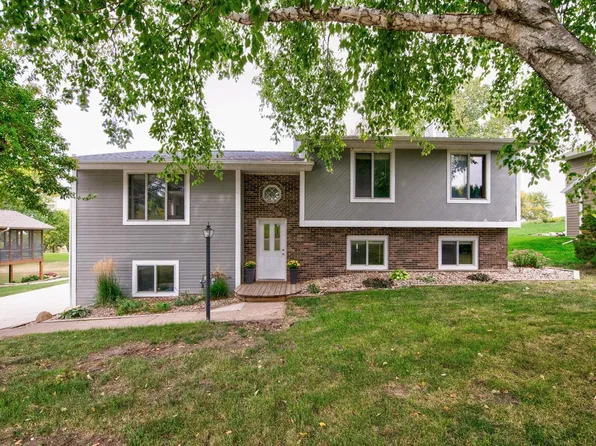 21524 155th St, Spirit Lake, IA 51360