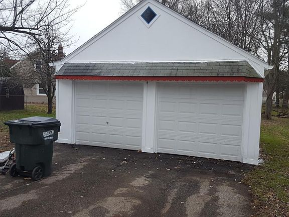 2nd image of 588 W Glendale St
