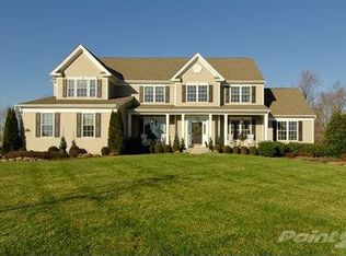 8 Butternut Ct, Ivyland, PA 18974