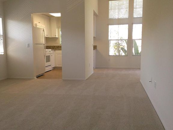 2nd image of 206 Sonoma Aisle