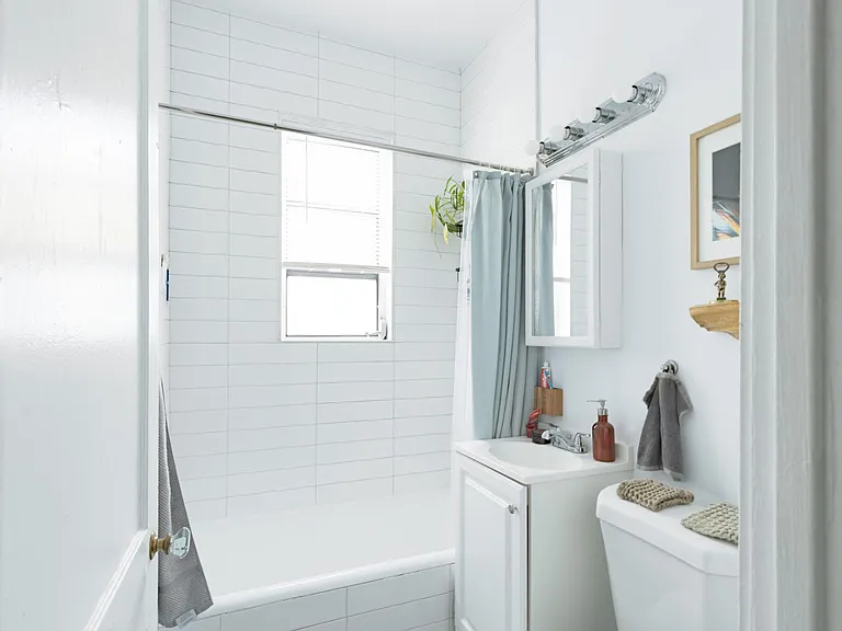 320 Mendoza Ave #3 — Photo 2