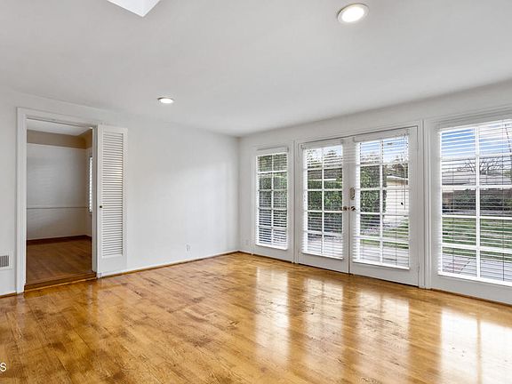 5th image of 1455 Avonrea Rd