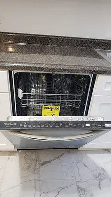 Rented by Max & Associates Realty Corp | media 9