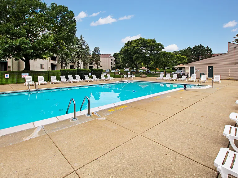 Pine Hill Apartments — Photo 10