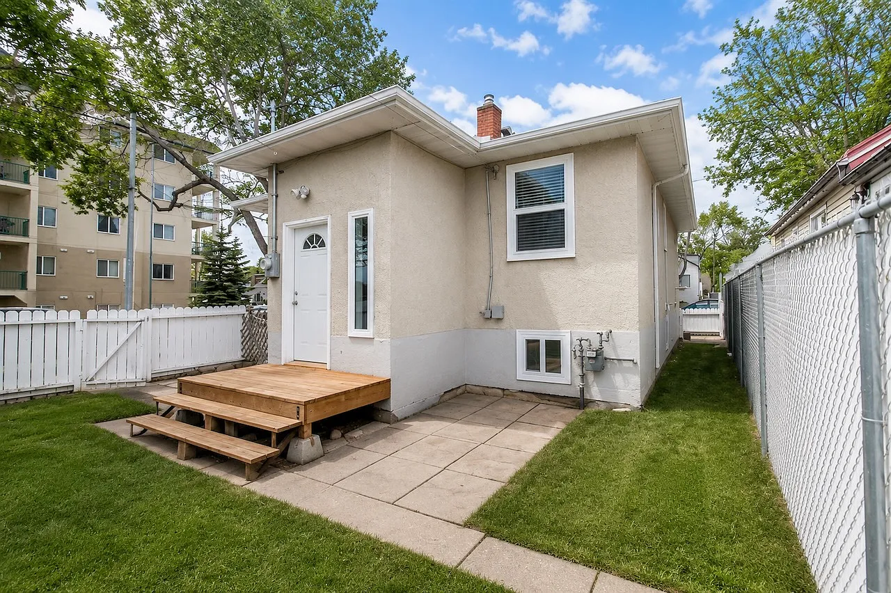 1 Bed 1 Bath BSMT Suite Garage Parkdale Edmonton — Photo 1