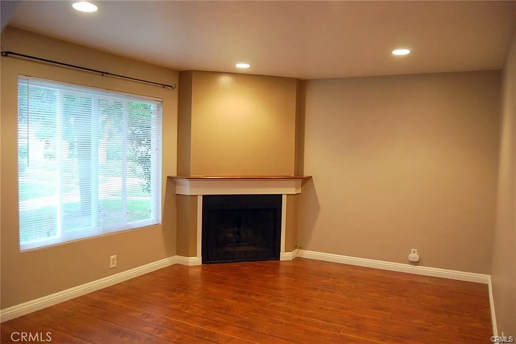 3 bed, 1121 sqft, $3,700 — Photo 3