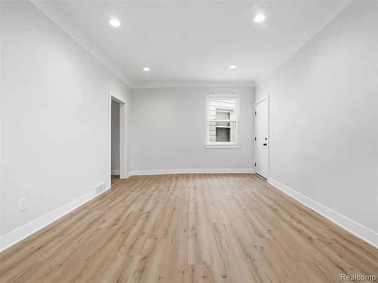 146 E Hazelhurst St #6 — Photo 12