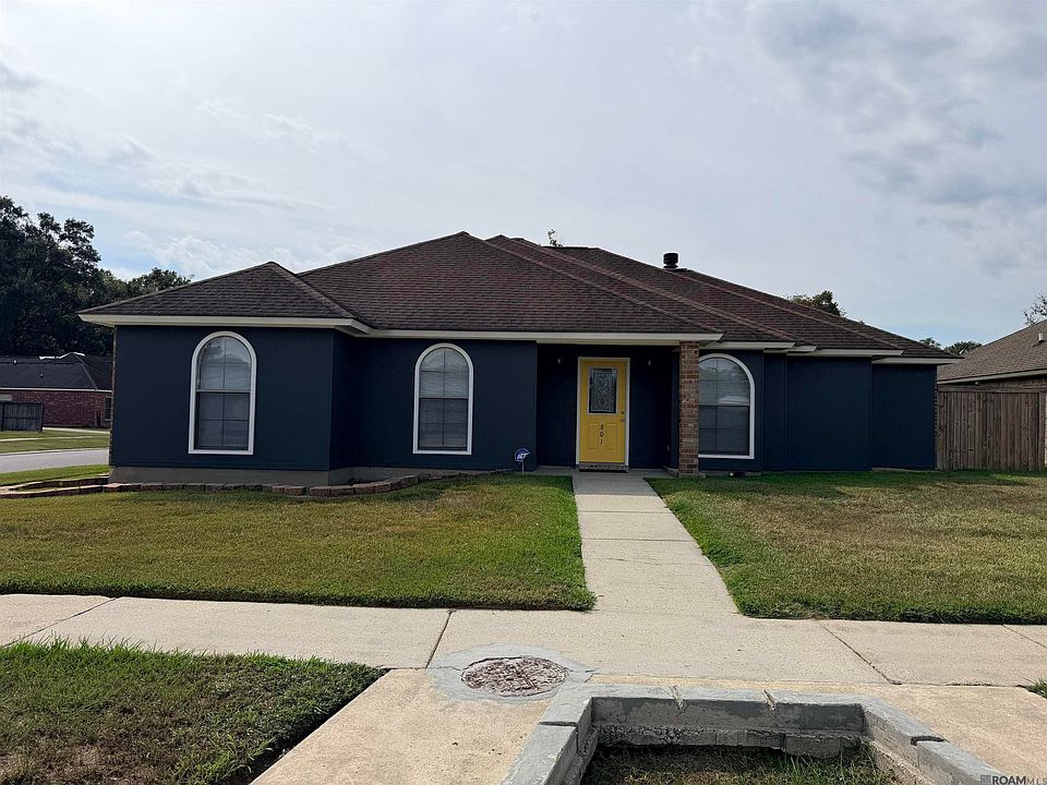 1st image of 801 Chemin Dr