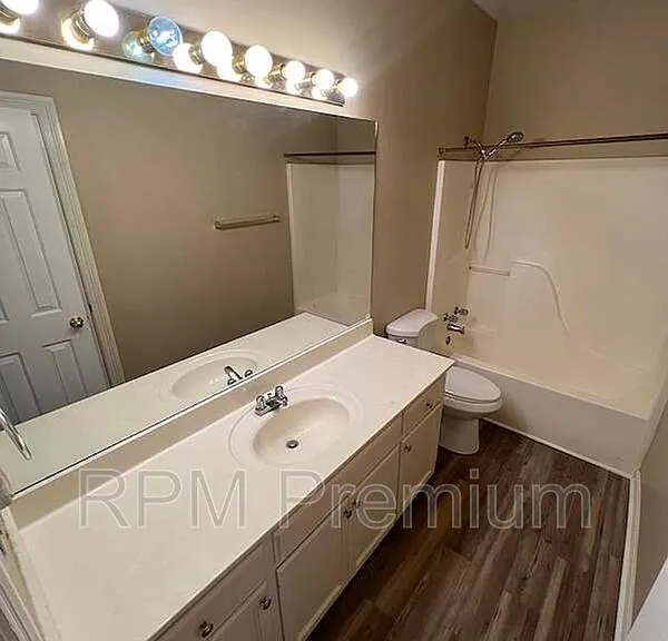 5557 Arialo Dr — Photo 25