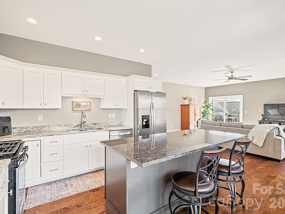 4th image of 223 River Breeze Ln