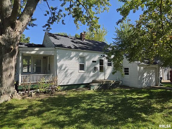 2nd image of 211 Tyler St