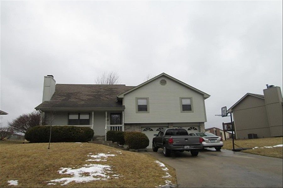 1st image of 608 SE Cumberland Dr