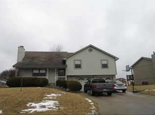 608 SE Cumberland Dr, Lees Summit, MO 64063
