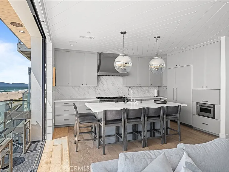 2200 The Strand #B — Photo 9
