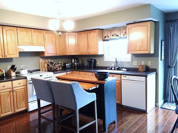 3rd image of 11 Owl Ave