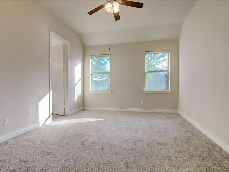 606 Sabinal St — Photo 16