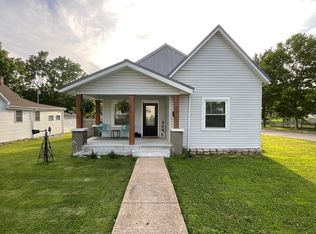 816 4th St, Monett, MO 65708