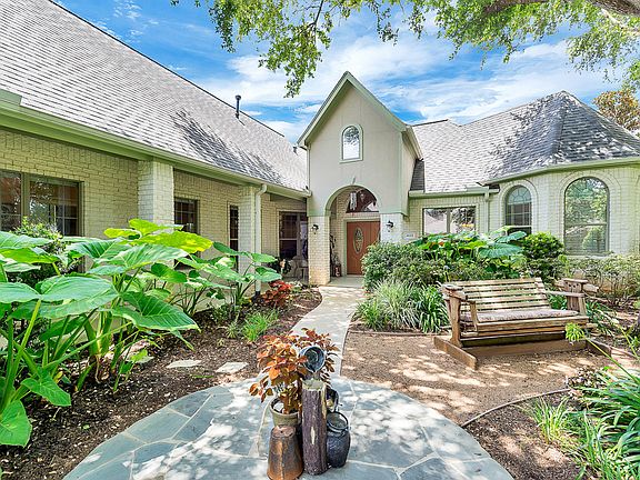 5th image of 4611 Lake Village Dr