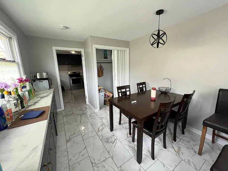 1345 Roselle Ave — Photo 9