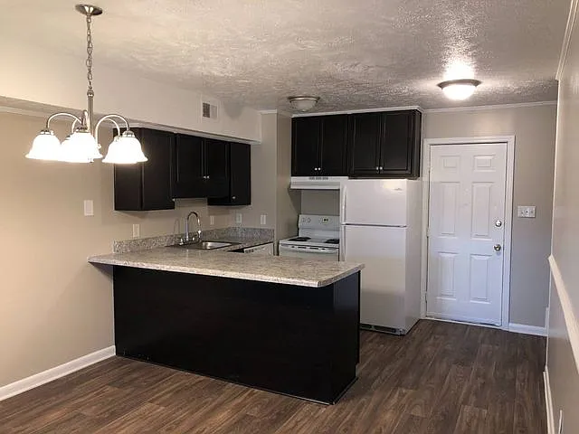 Amora East Townhomes — Photo 9