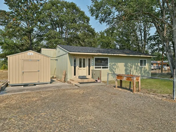 750 Ayres Rd, Eagle Point, OR 97524