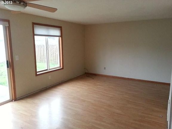 4th image of 10618 NE 85th Cir