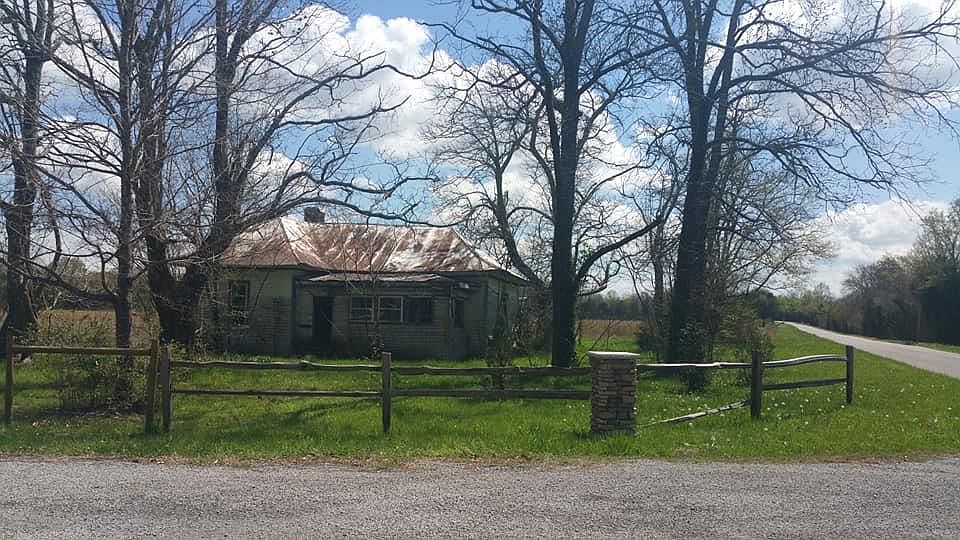 2nd image of 2325 Hunter Rd