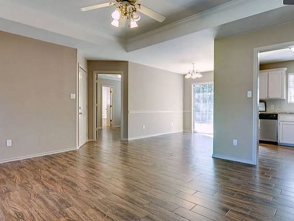 3rd image of 27 Green Oak Cir