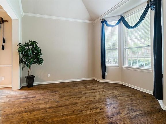 4th image of 8129 Strecker Ln